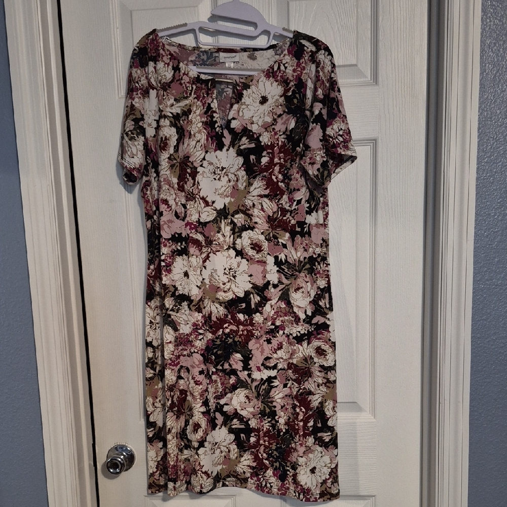 Avenue Floral Dress in Pink, Black & Cream - Picture 2 of 6